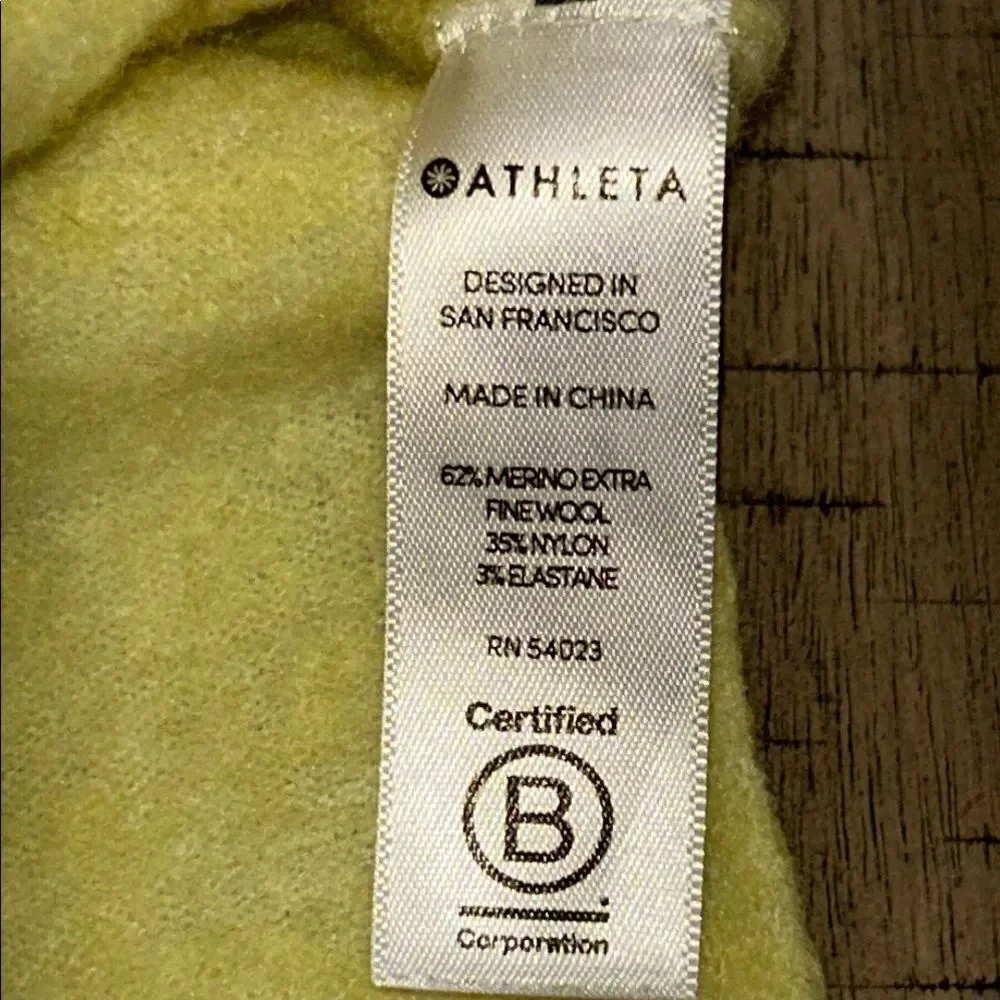 Athleta Yoga 🧘 Soft 🐢 Turtleneck Sweater Hi Low Polish!